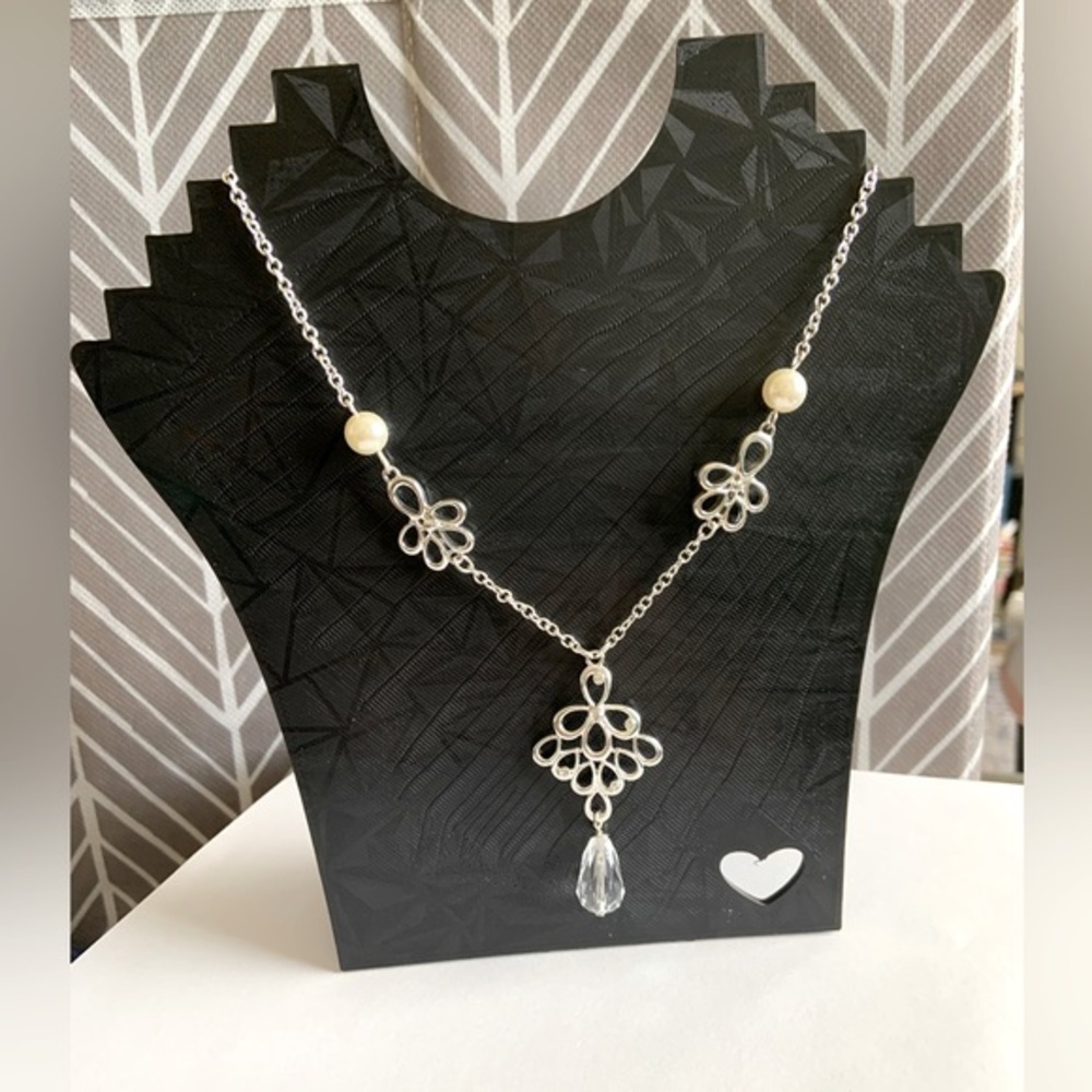 Avon Silver and Cream Celtic Knot Necklace